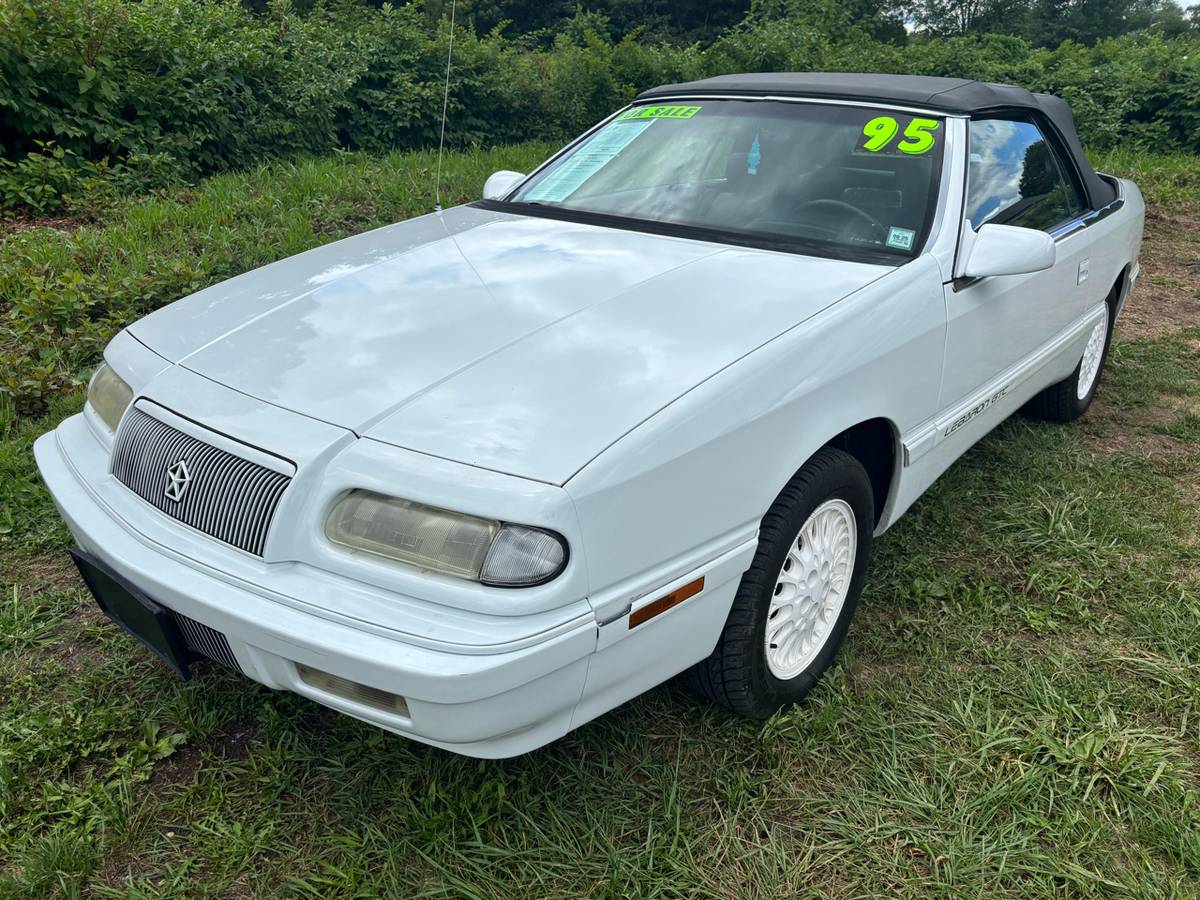 Chrysler-Lebaron-1995-white