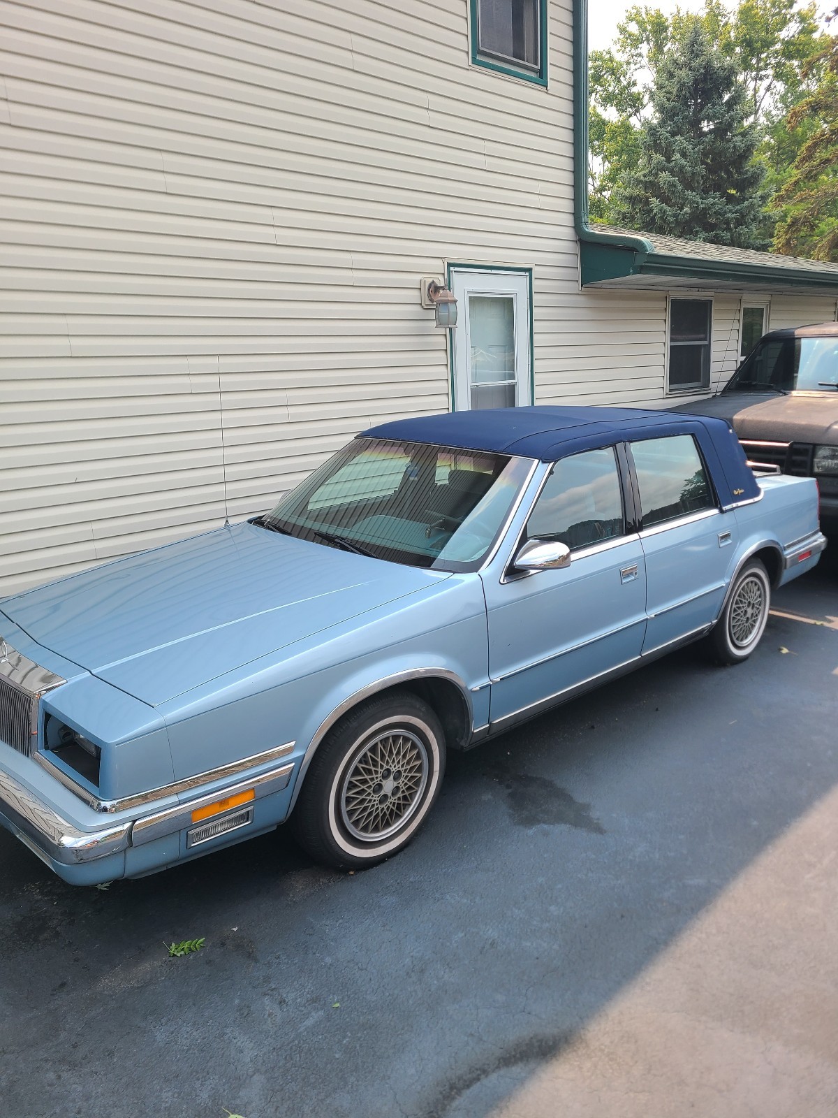 Chrysler-New-Yorker-1989-Sedan