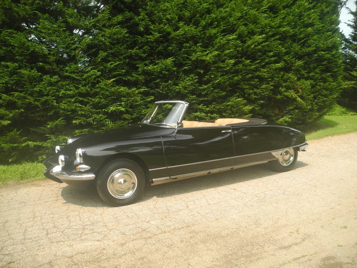 Citroen-Ds21-1967-Imron-Black-Gold-Natural-Leather