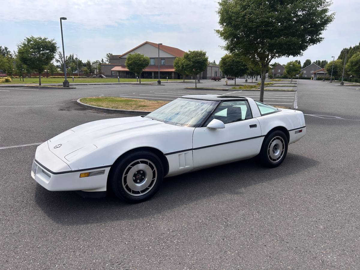 Corvette-1985-white