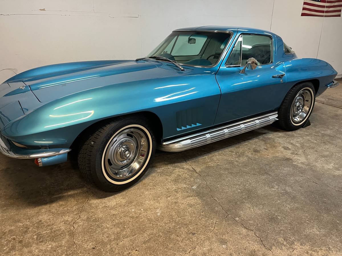 Corvette-coupe-1967-blue