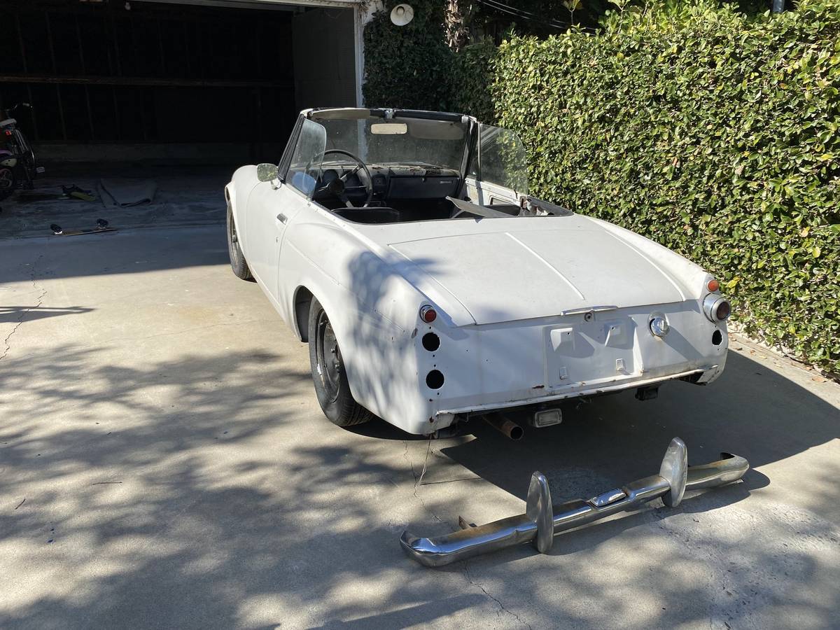 Datsun-1600-roadster-1968-white