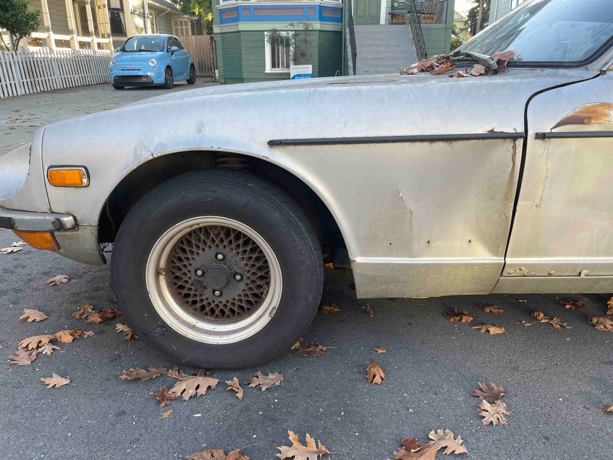 Datsun-240-z-1971-grey