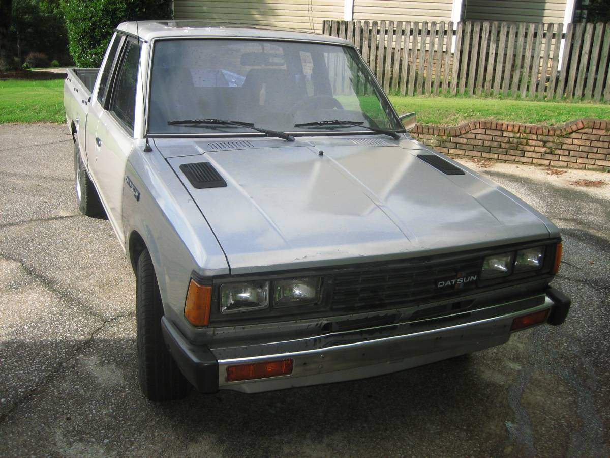 Datsun-720-pickup-1982-silver