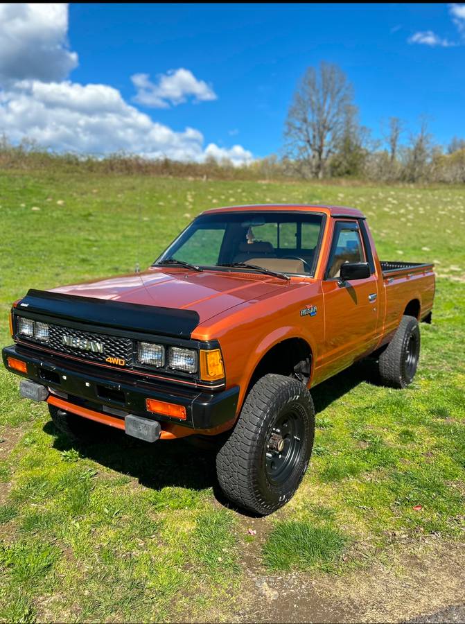 Datsun-nissan-720-4x4-pick-up-1983-orange