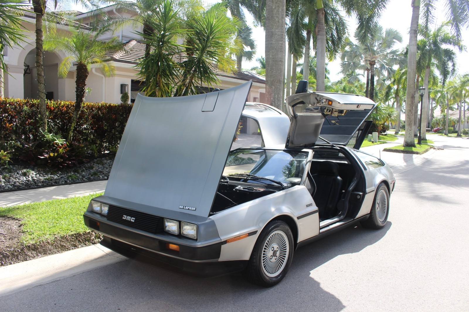 DeLorean-DMC-12-1981-Black