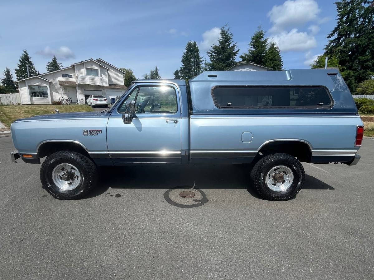 Dodge-1989-blue