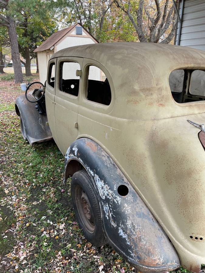 Dodge-4door-sedan-1935-green