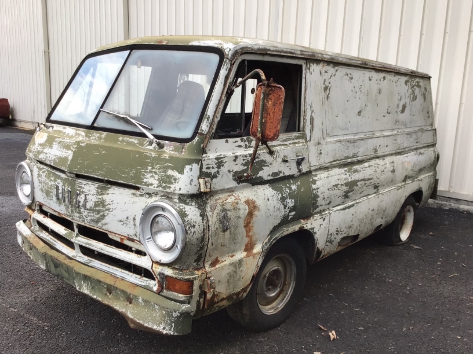 Dodge-A100-1968-Minivan
