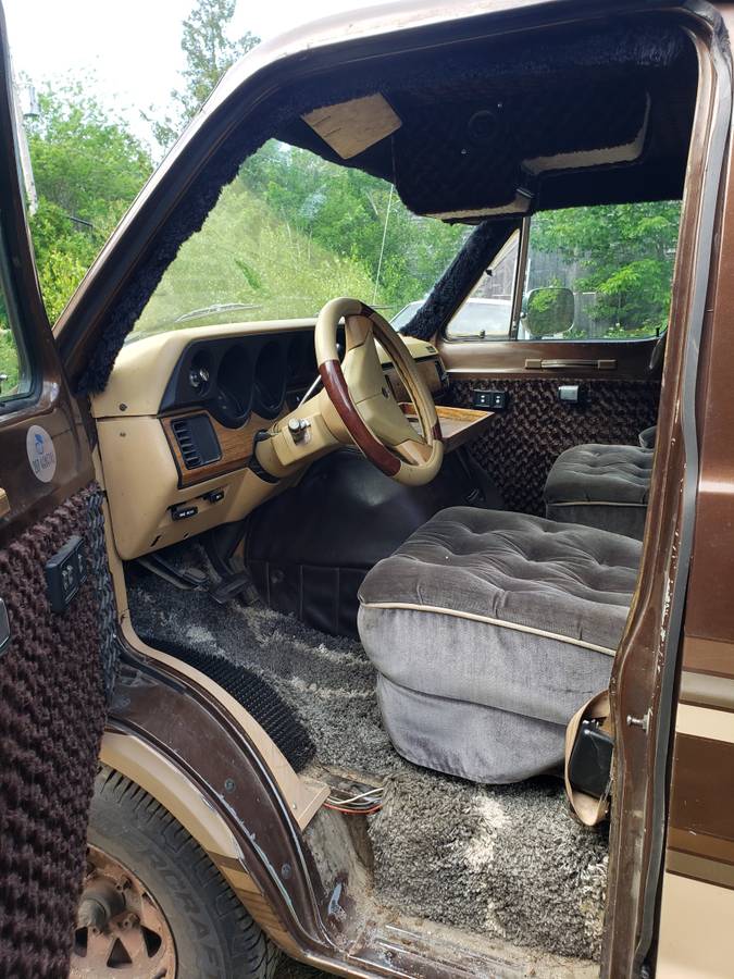 Dodge-B250-1987-brown