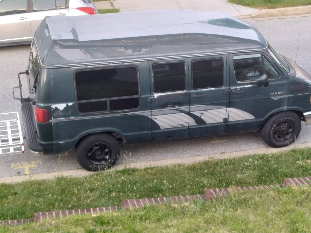 Dodge-B250-ram-1994-green
