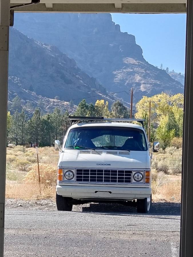 Dodge-B350-1985-white