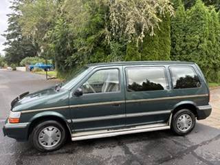 Dodge-Caravan-1993-green