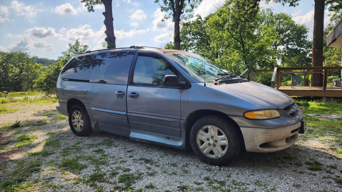 Dodge-Caravangrand-caravan-1996-grey
