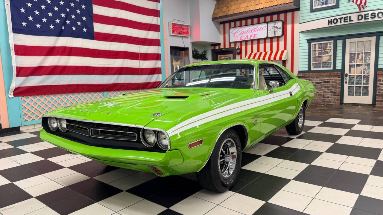 Dodge-Challenger-1971-Sassy-Grass-Green-Black