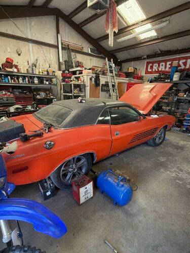 Dodge-Challenger-1972-Orange-Black-Top