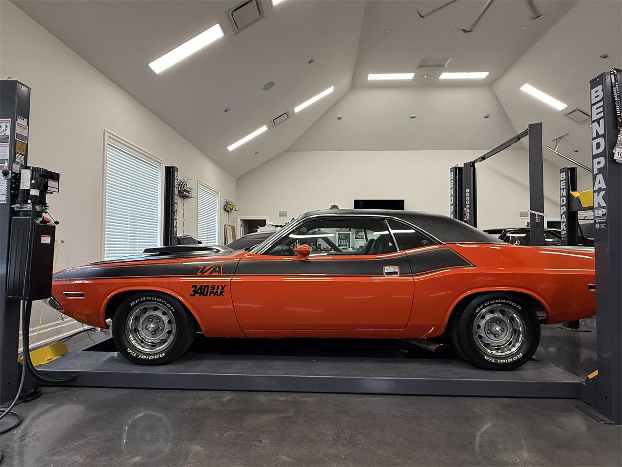 Dodge-Challenger-ta-1970-Hemi-Orange-Black