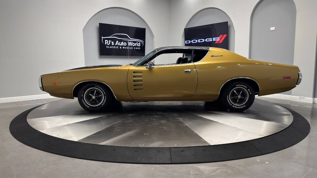 Dodge-Charger-1972-Gold-Black