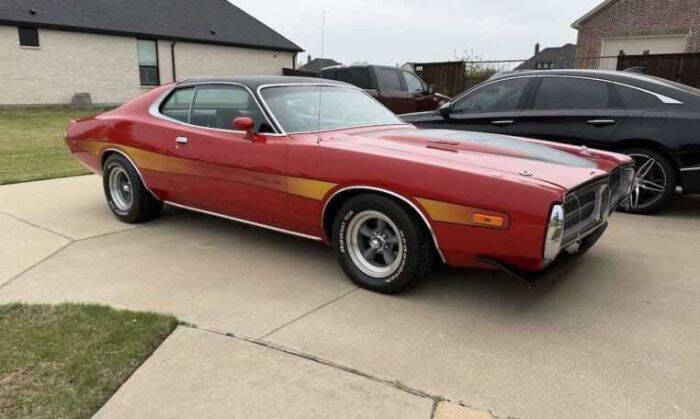 Dodge-Charger-1973-Red-Black