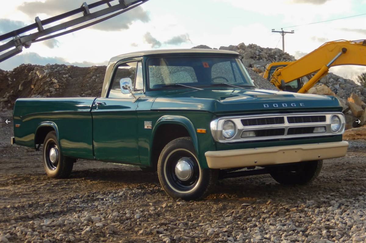 Dodge-D100-1970-green