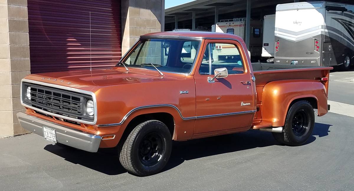 Dodge-D100-1975-custom