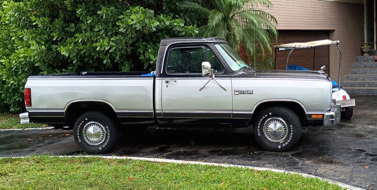 Dodge-D150-1987-black