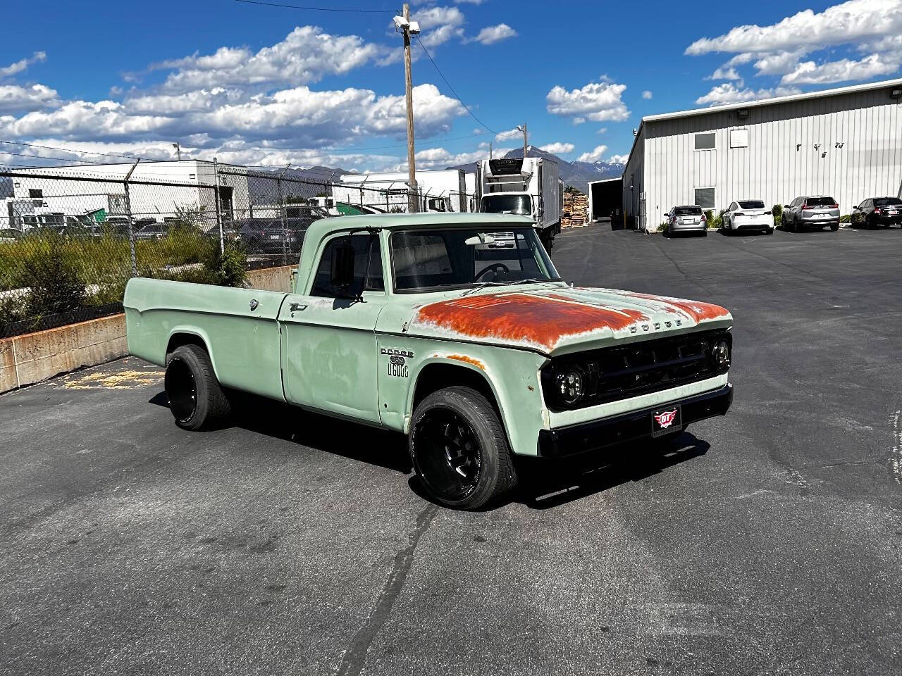 Dodge-D250-pickup-1968-Teal-Black