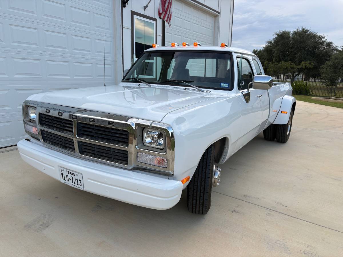 Dodge-D350-1993-white