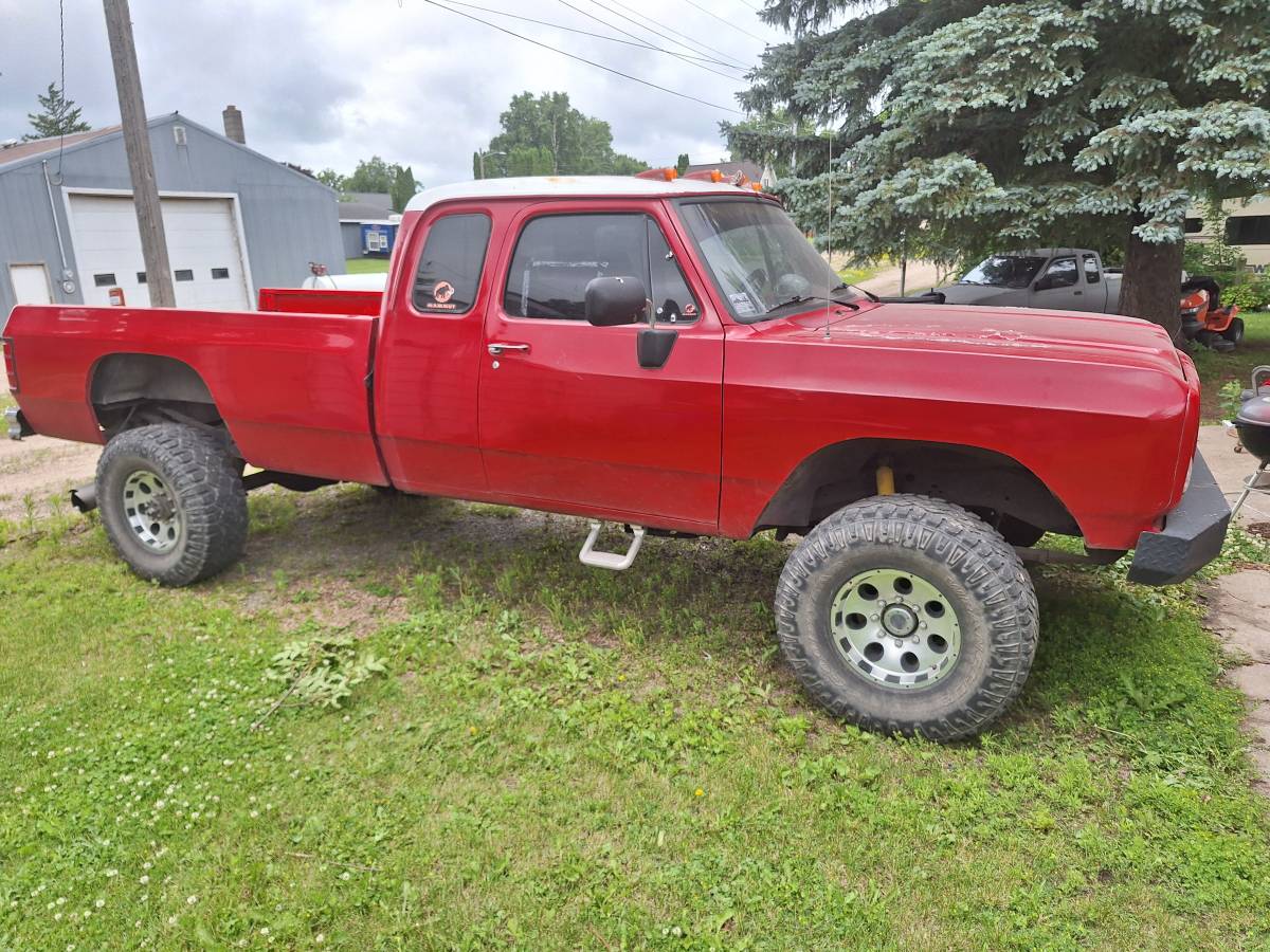 Dodge-D350-club-cab-long-bed-1992-red