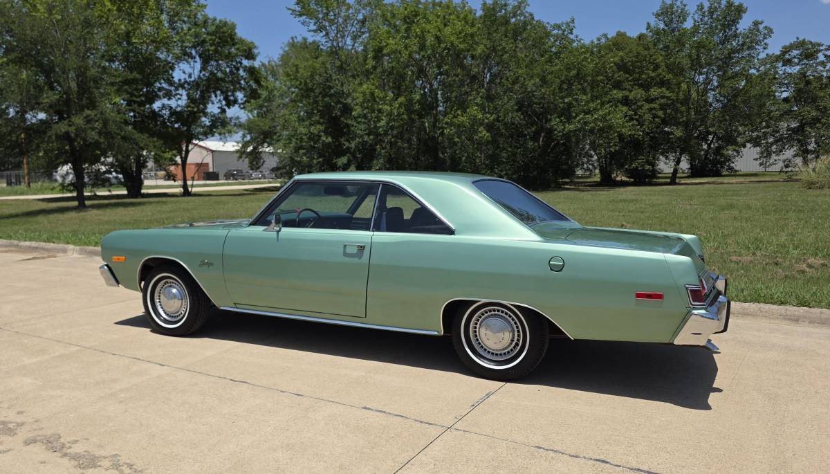 Dodge-Dart-swinger-1974-green