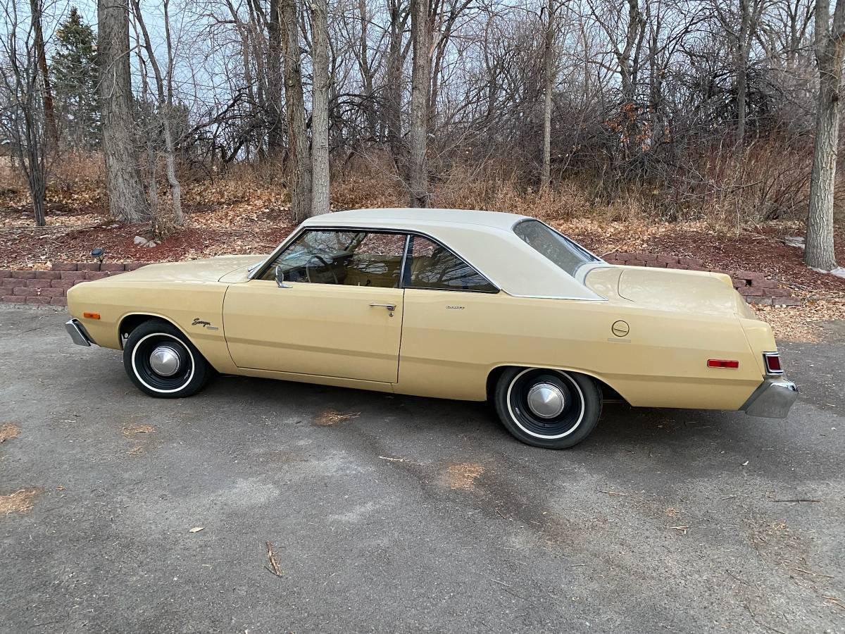 Dodge-Dart-swinger-1976
