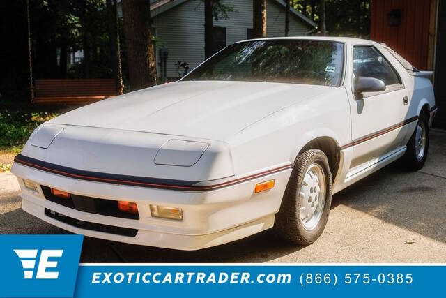 Dodge-Daytona-1988-White-Garnet-Red