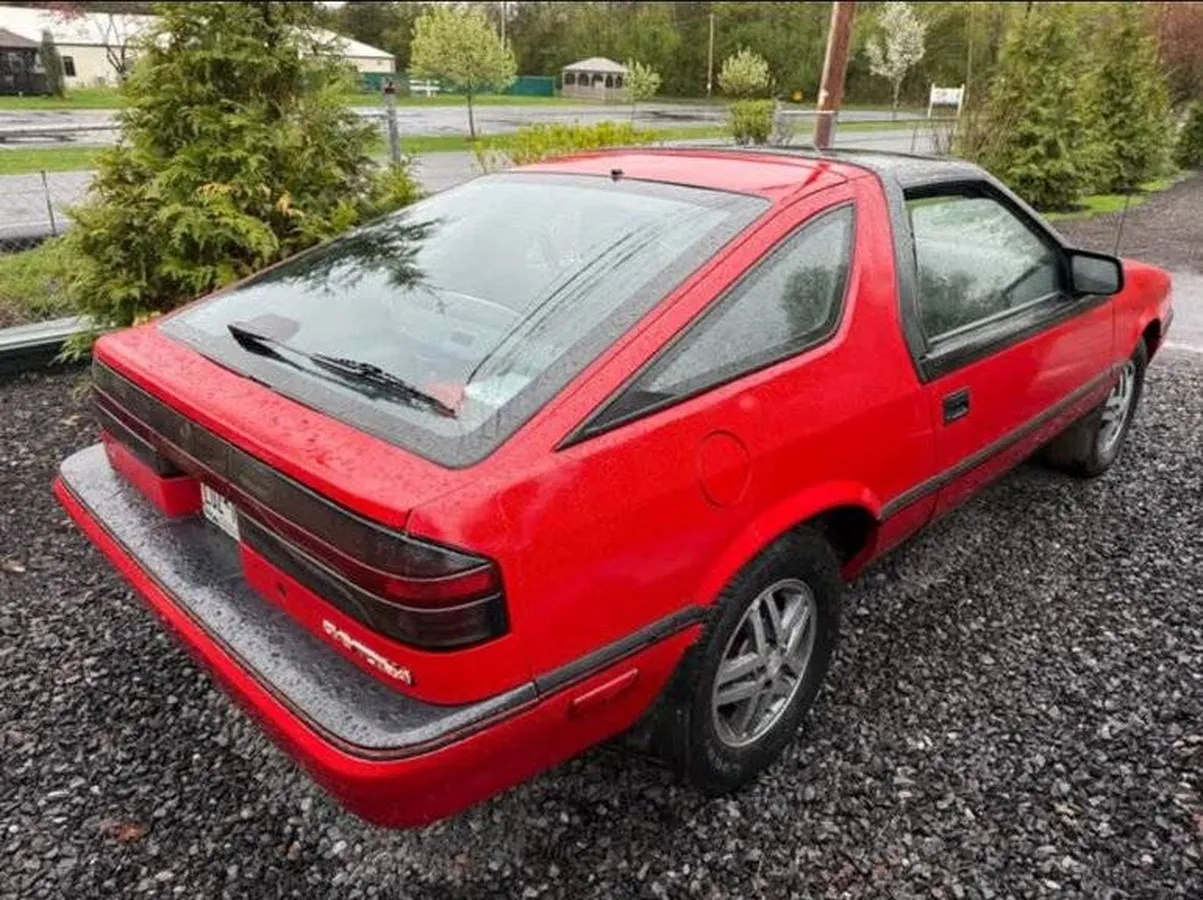 Dodge-Daytona-shelby-1988-Red-Grey