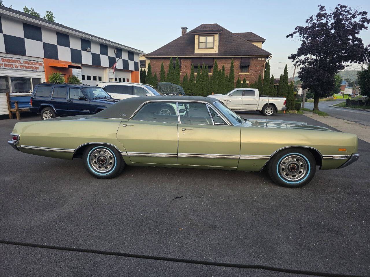 Dodge-Monaco-1969-Green-Green