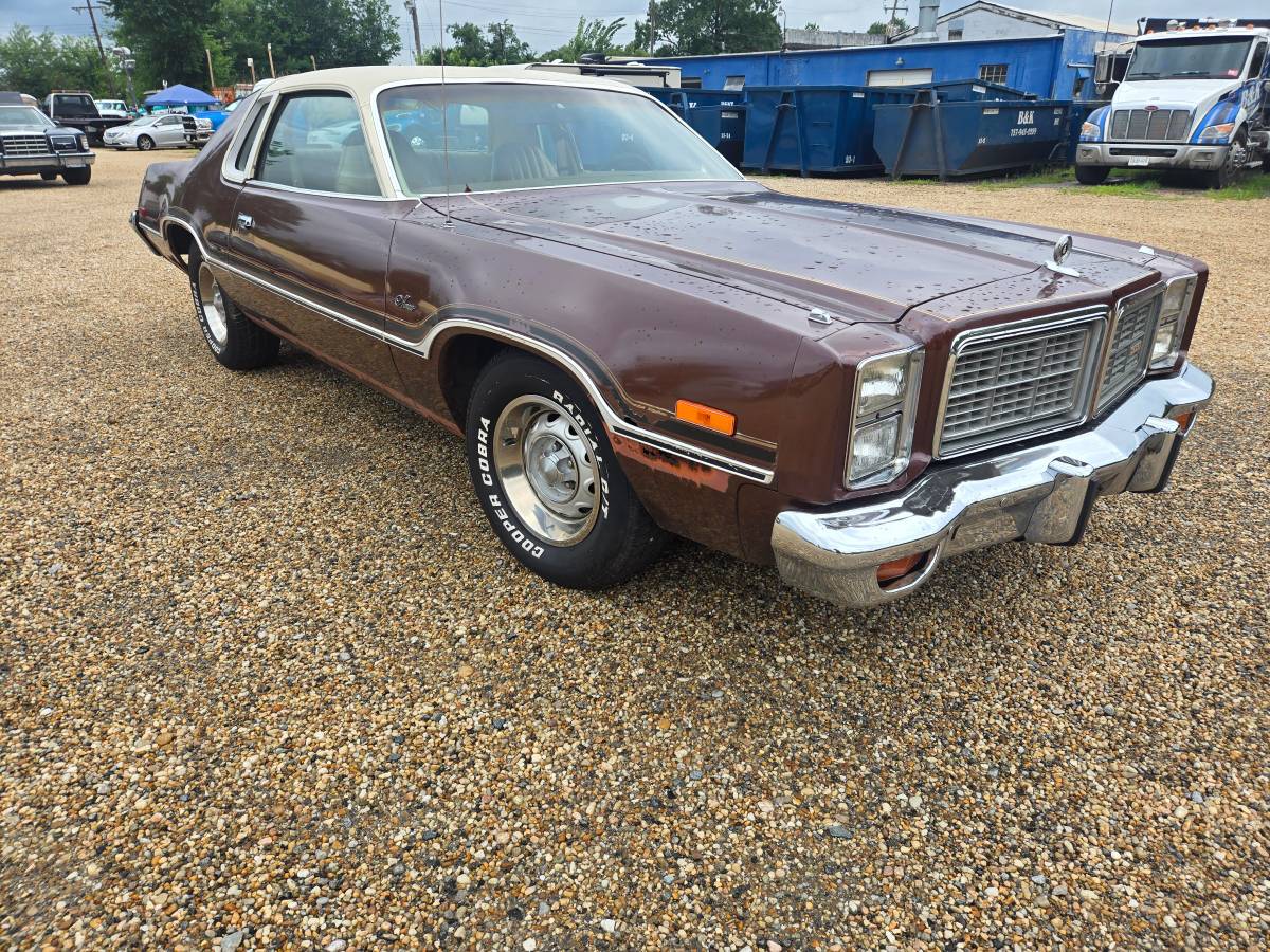 Dodge-Monoco-1977-brown