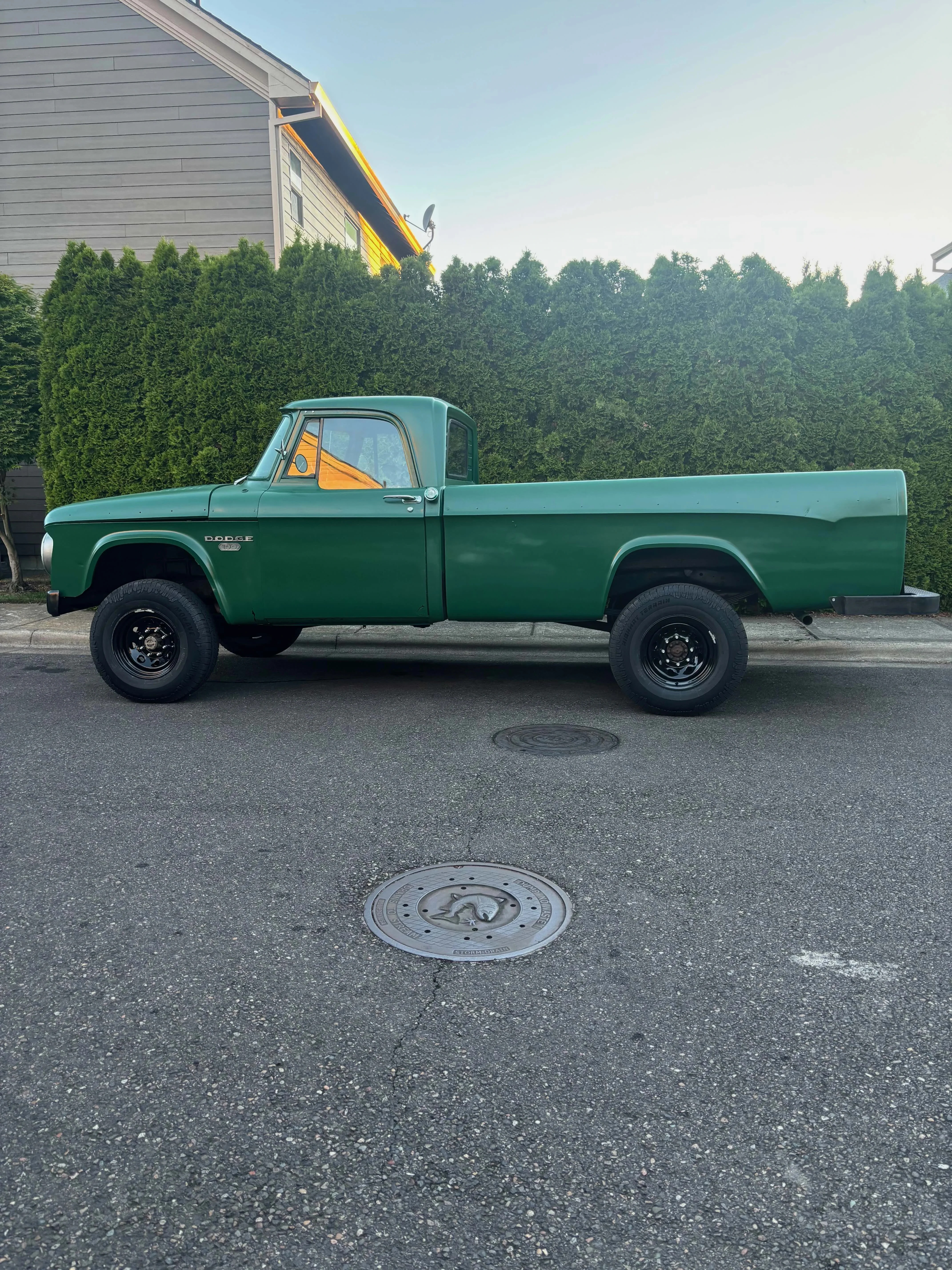 Dodge-Power-wagon-1966-Green-Black