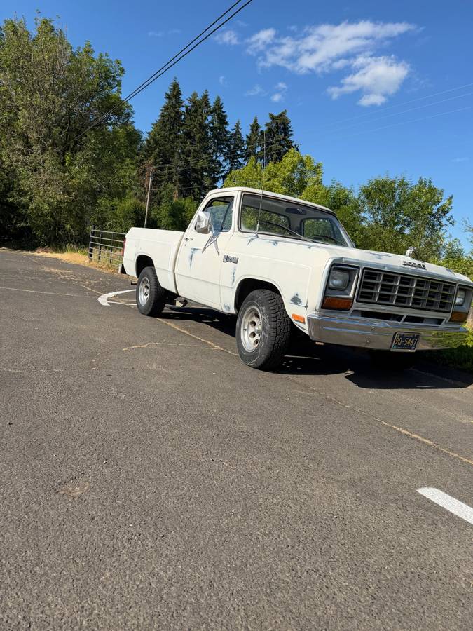 Dodge-Ram-1982-white