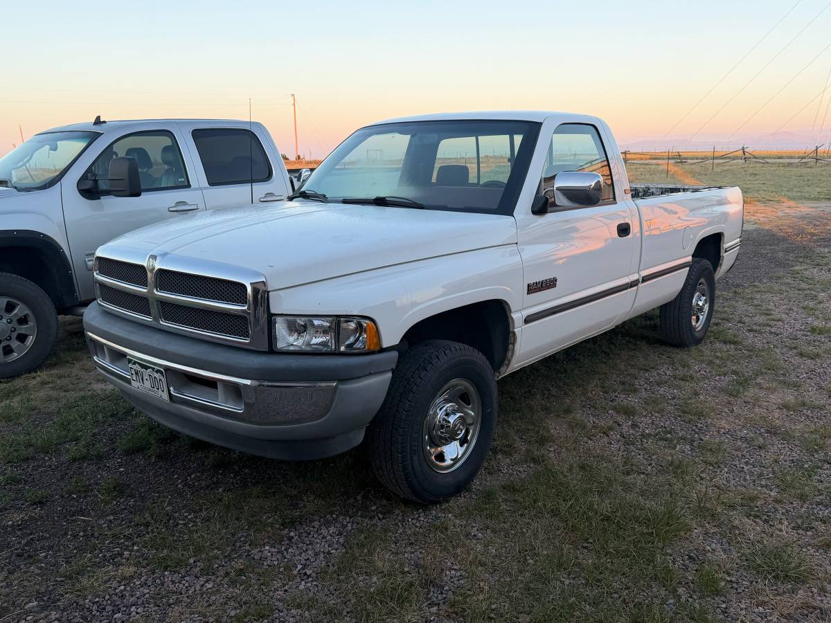 Dodge-Ram-2500-1995-white