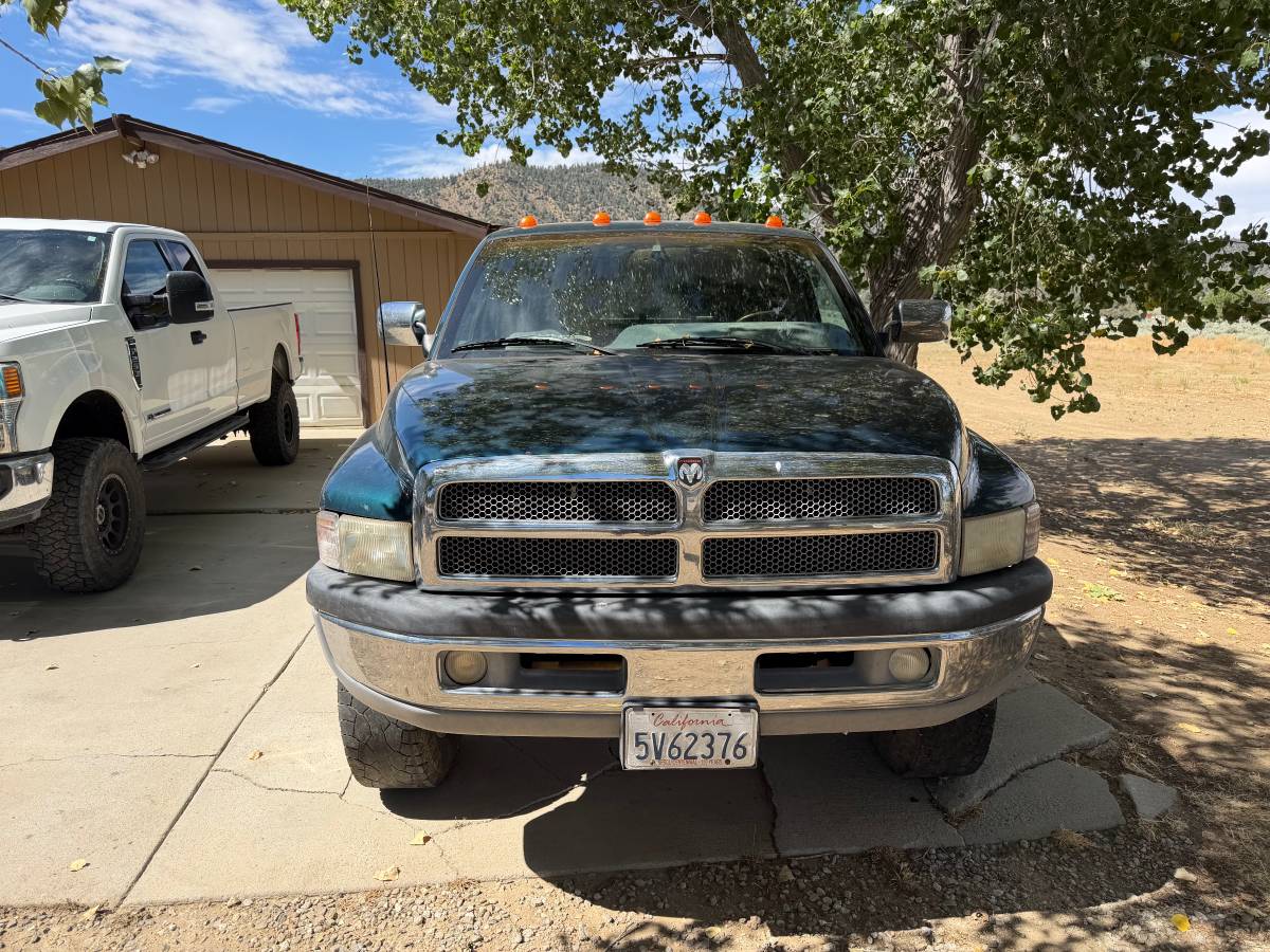 Dodge-Ram-2500-1996-green