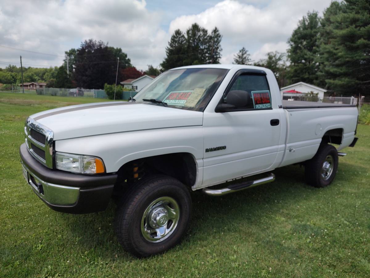 Dodge-Ram-2500-4x4-1996-white