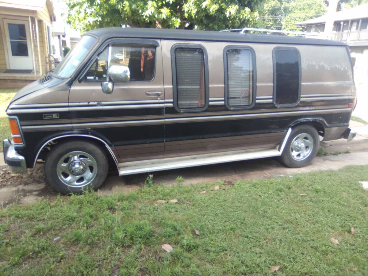 Dodge-Ram-van-1500-1987-brown