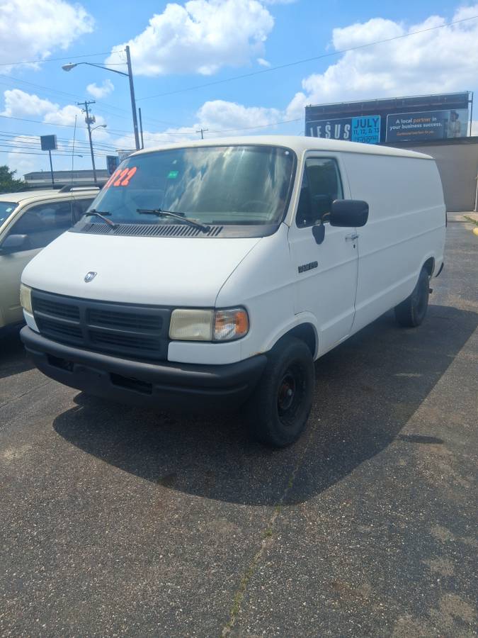 Dodge-Ram-van-1500-1996