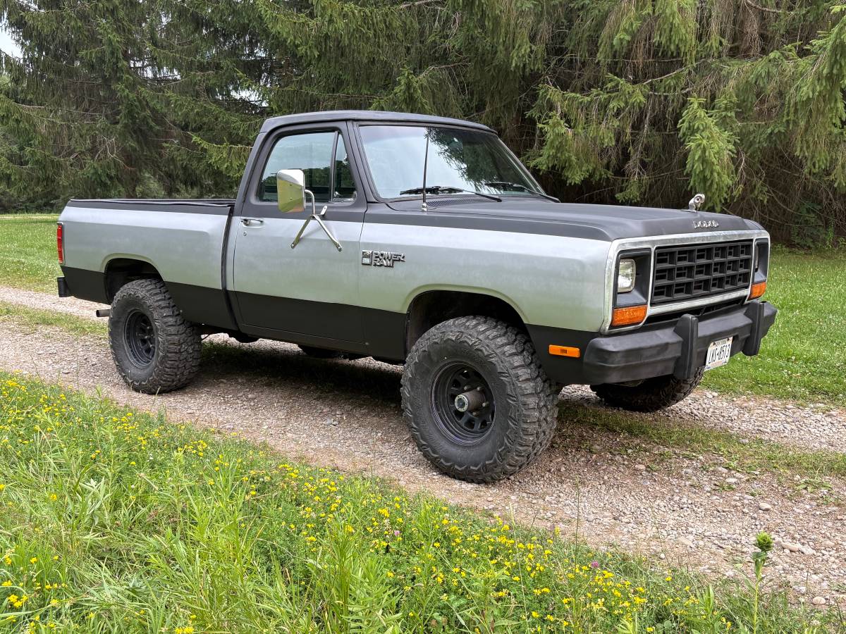 Dodge-Ram-w150-1985-black