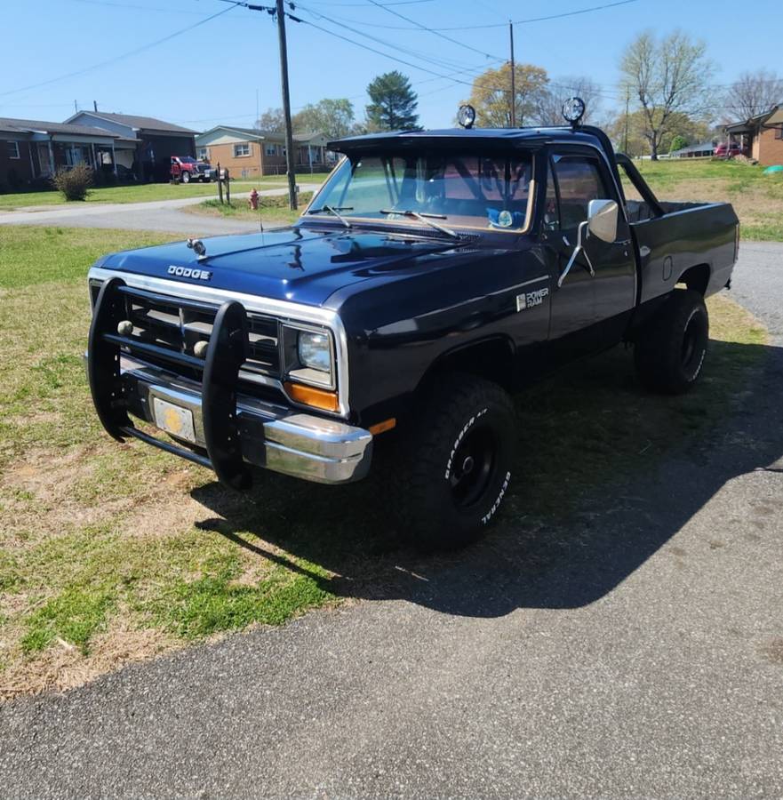 Dodge-Ram-w150-1987-blue