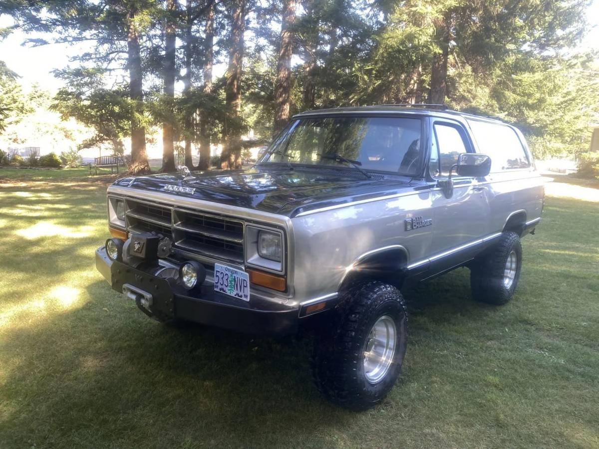 Dodge-Ramcharger-150-1988-black