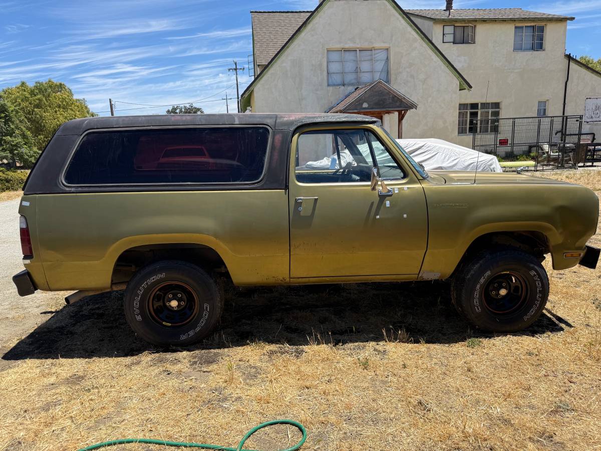 Dodge-Ramcharger-1974-green