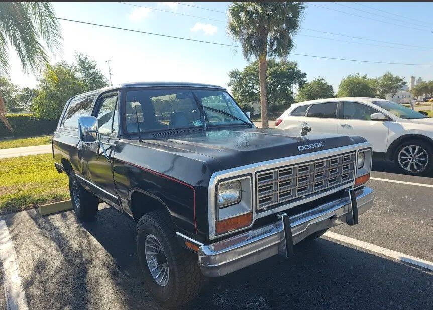 Dodge-Ramcharger-1984