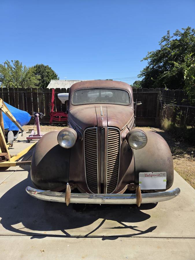 Dodge-Sedan-4d-1937-red