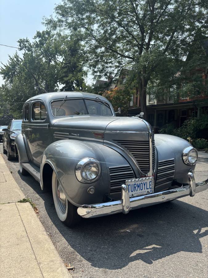 Dodge-Series-d13-four-door-sedan.-1939-grey