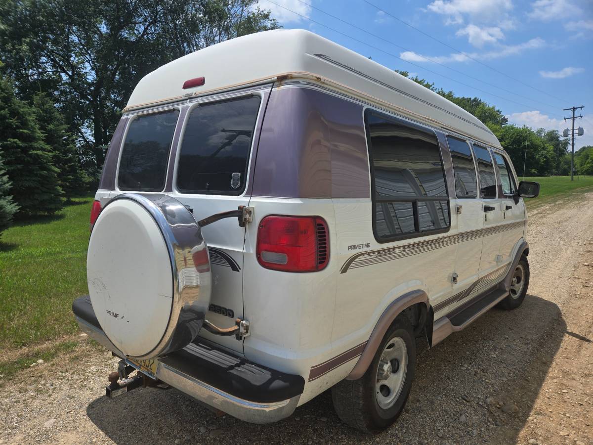 Dodge-Station-wagon-1996-white